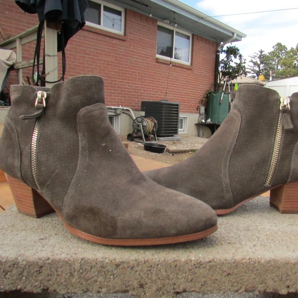 Carley Suede Booties from the brand Violet & Red